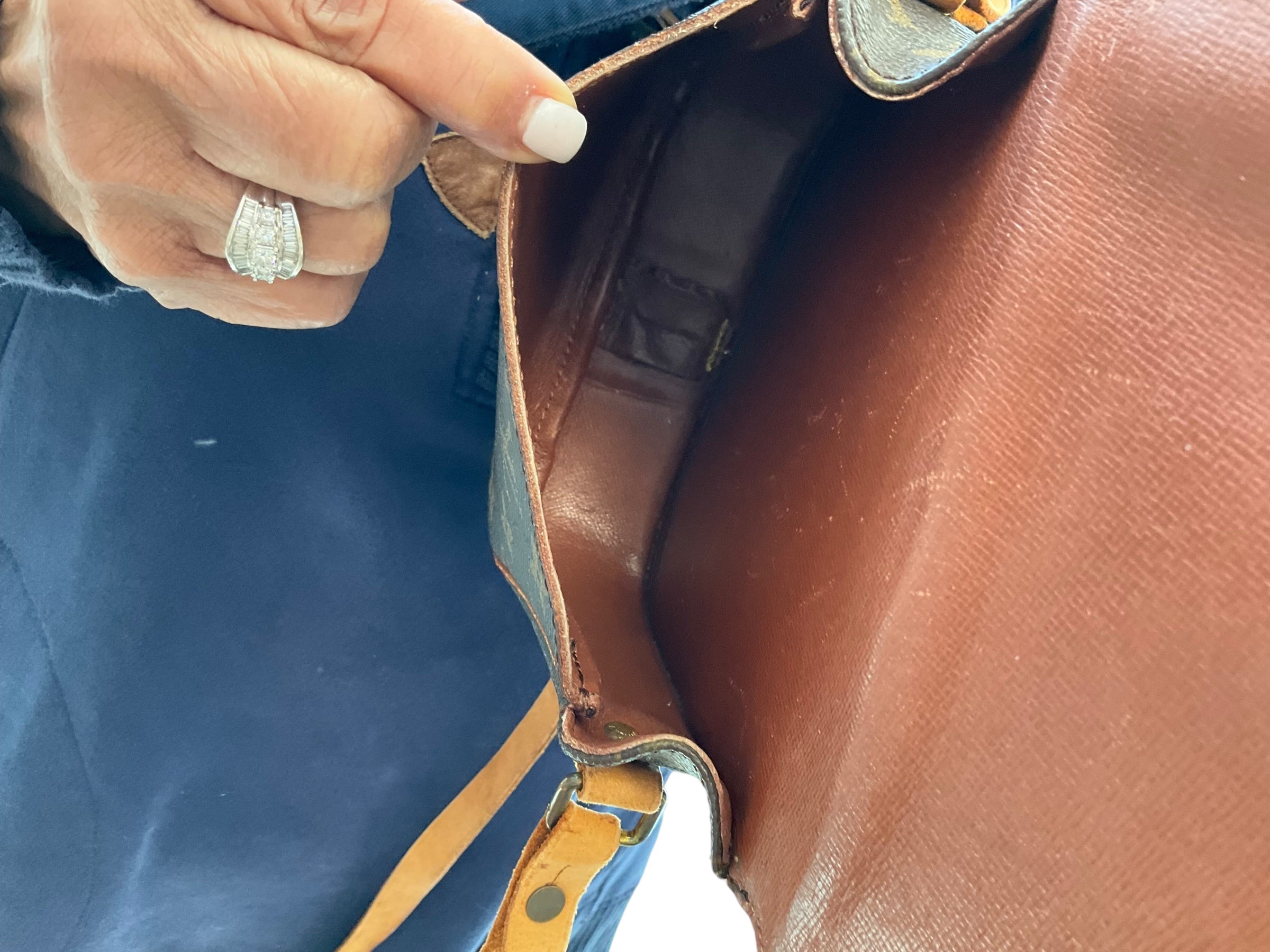 Louis Vuitton Handbag.Crossbody